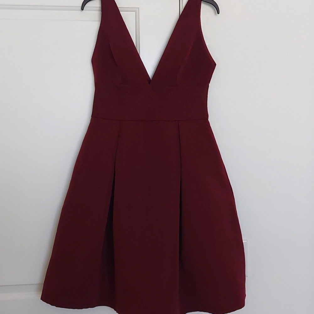 AMSALE V-neck flare burgundy dress with side pockets